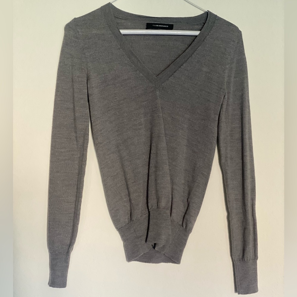 Fitted grey wool sweater